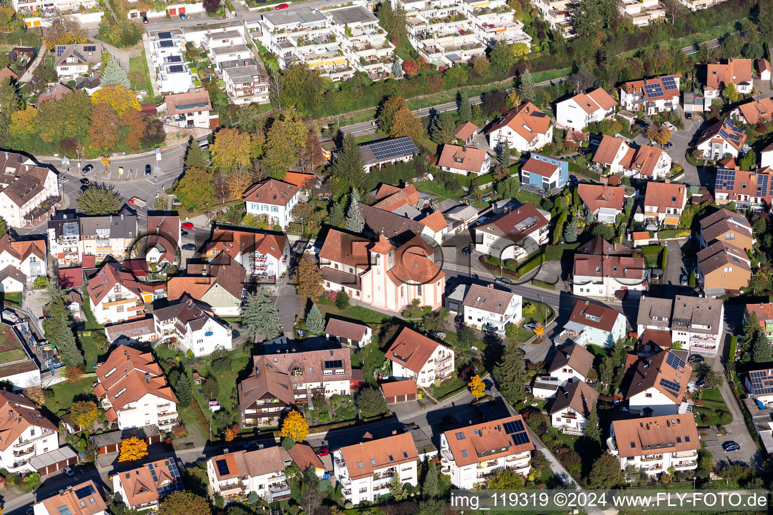 Vue aérienne de Bâtiments religieux en Dettingen à le quartier Dettingen in Konstanz dans le département Bade-Wurtemberg, Allemagne