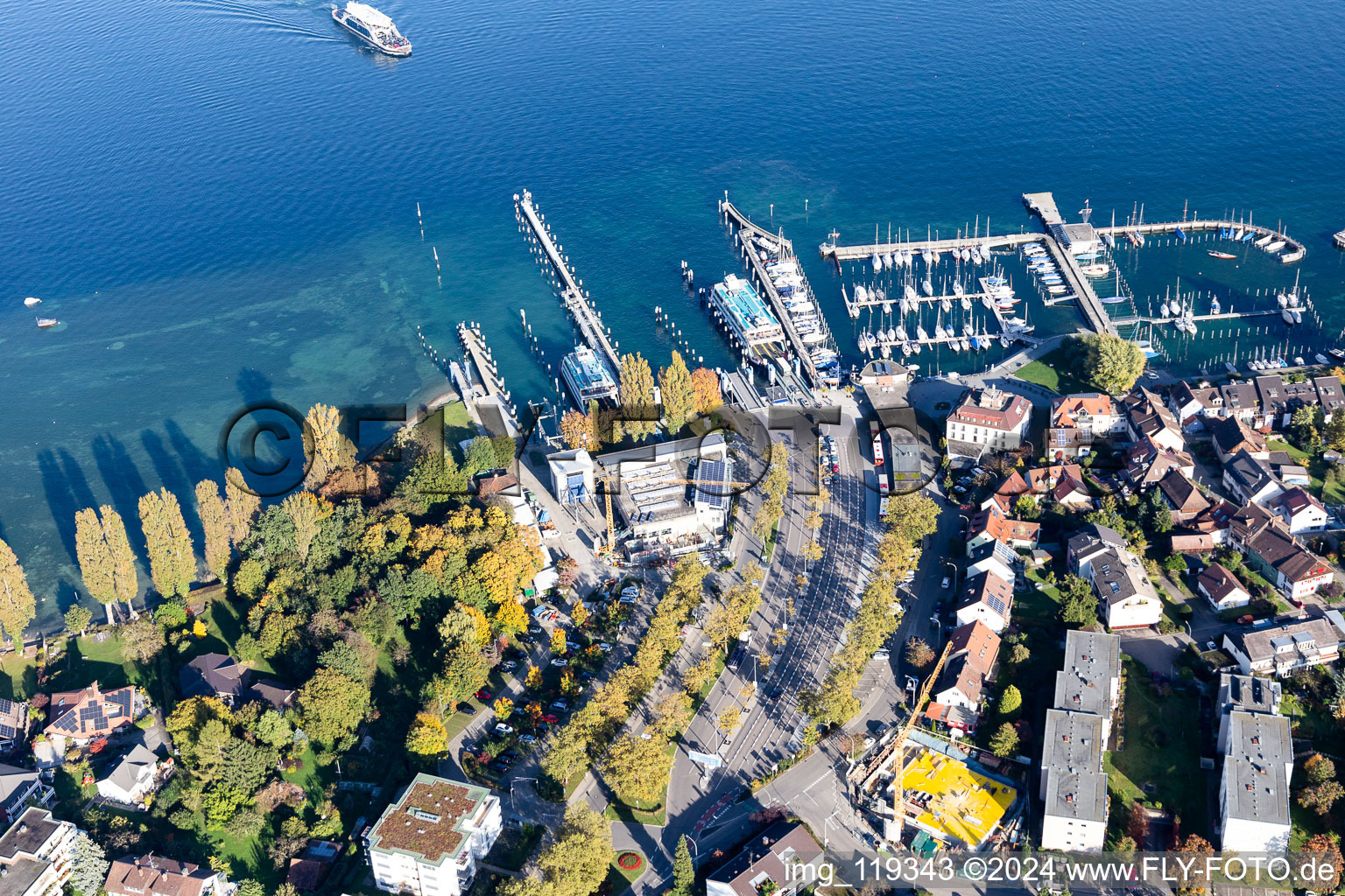 Vue aérienne de Quai de ferry Konstanz-Meersburg dans le quartier de Staad à le quartier Allmannsdorf in Konstanz dans le département Bade-Wurtemberg, Allemagne