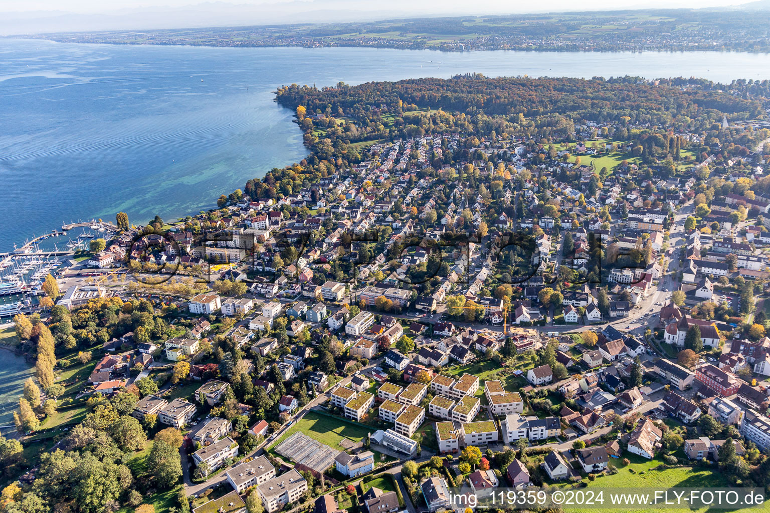 Vue aérienne de Zones riveraines du Hörnle au bord du lac de Constance dans le district de Staad à le quartier Allmannsdorf in Konstanz dans le département Bade-Wurtemberg, Allemagne