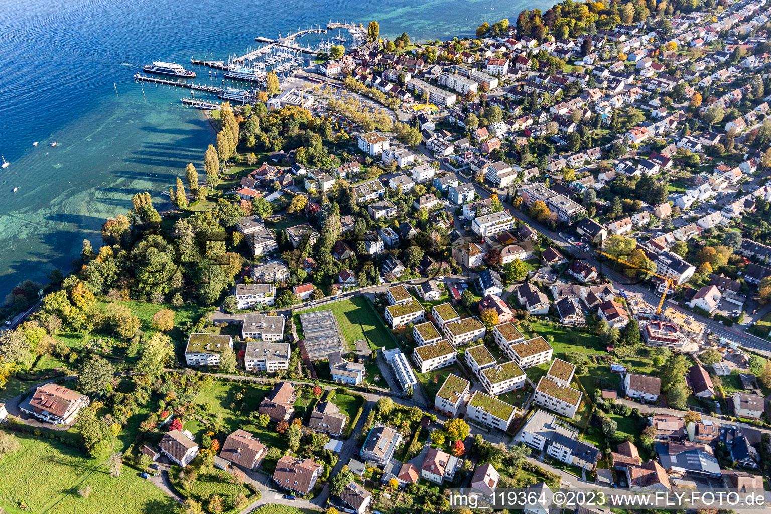 Vue aérienne de Zones riveraines de la région du lac de Constance à le quartier Allmannsdorf in Konstanz dans le département Bade-Wurtemberg, Allemagne