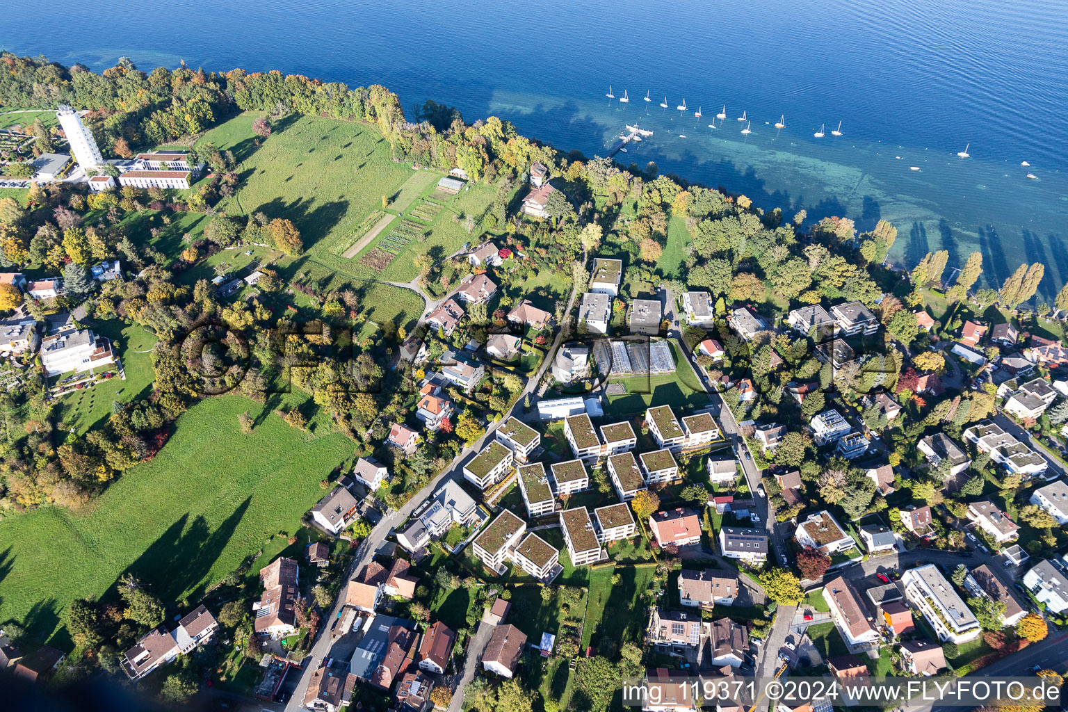 Vue oblique de Zones riveraines de la région du lac de Constance à le quartier Allmannsdorf in Konstanz dans le département Bade-Wurtemberg, Allemagne