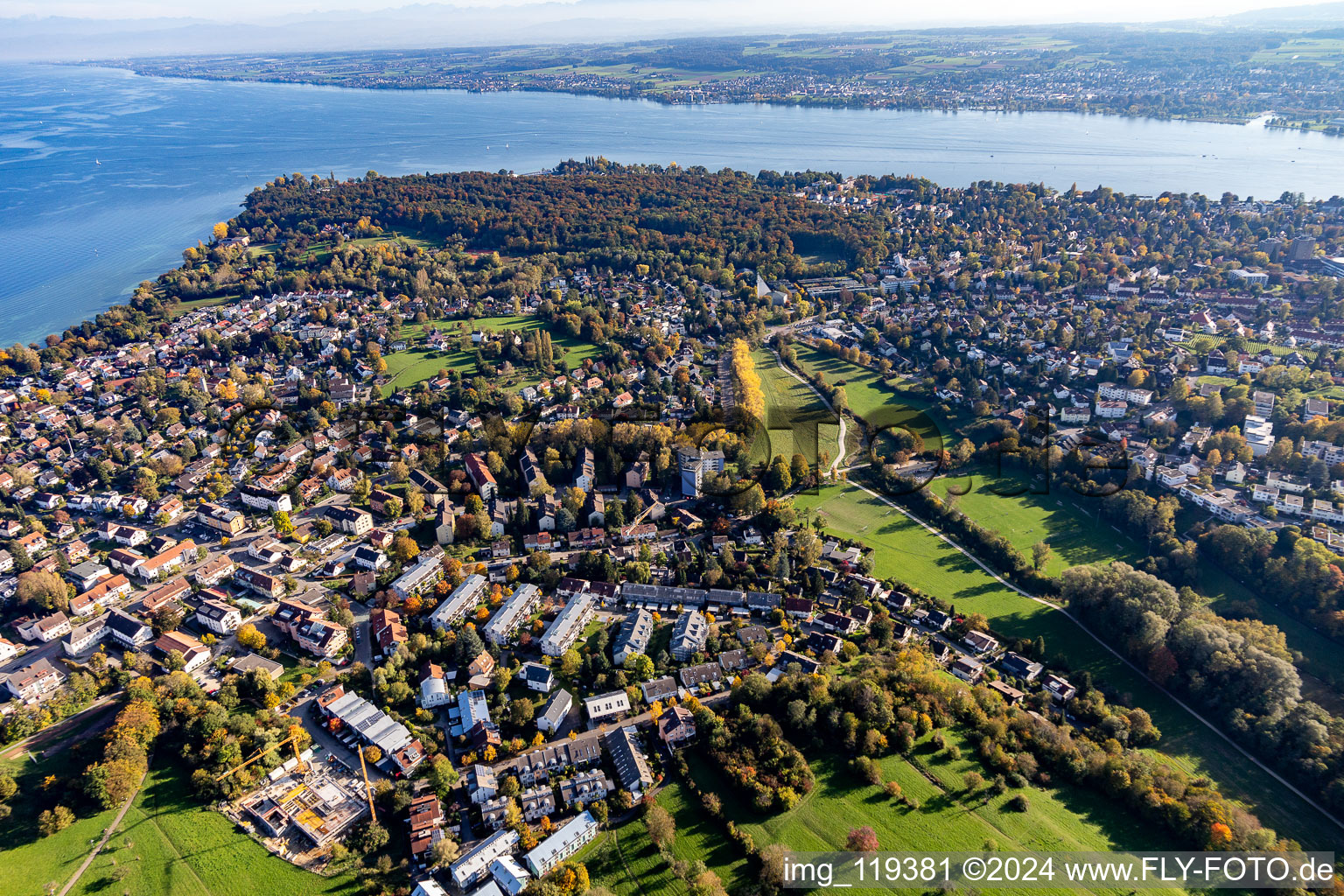 Vue aérienne de Zones riveraines du Hörnle au bord du lac de Constance dans le district de Staad à le quartier Allmannsdorf in Konstanz dans le département Bade-Wurtemberg, Allemagne