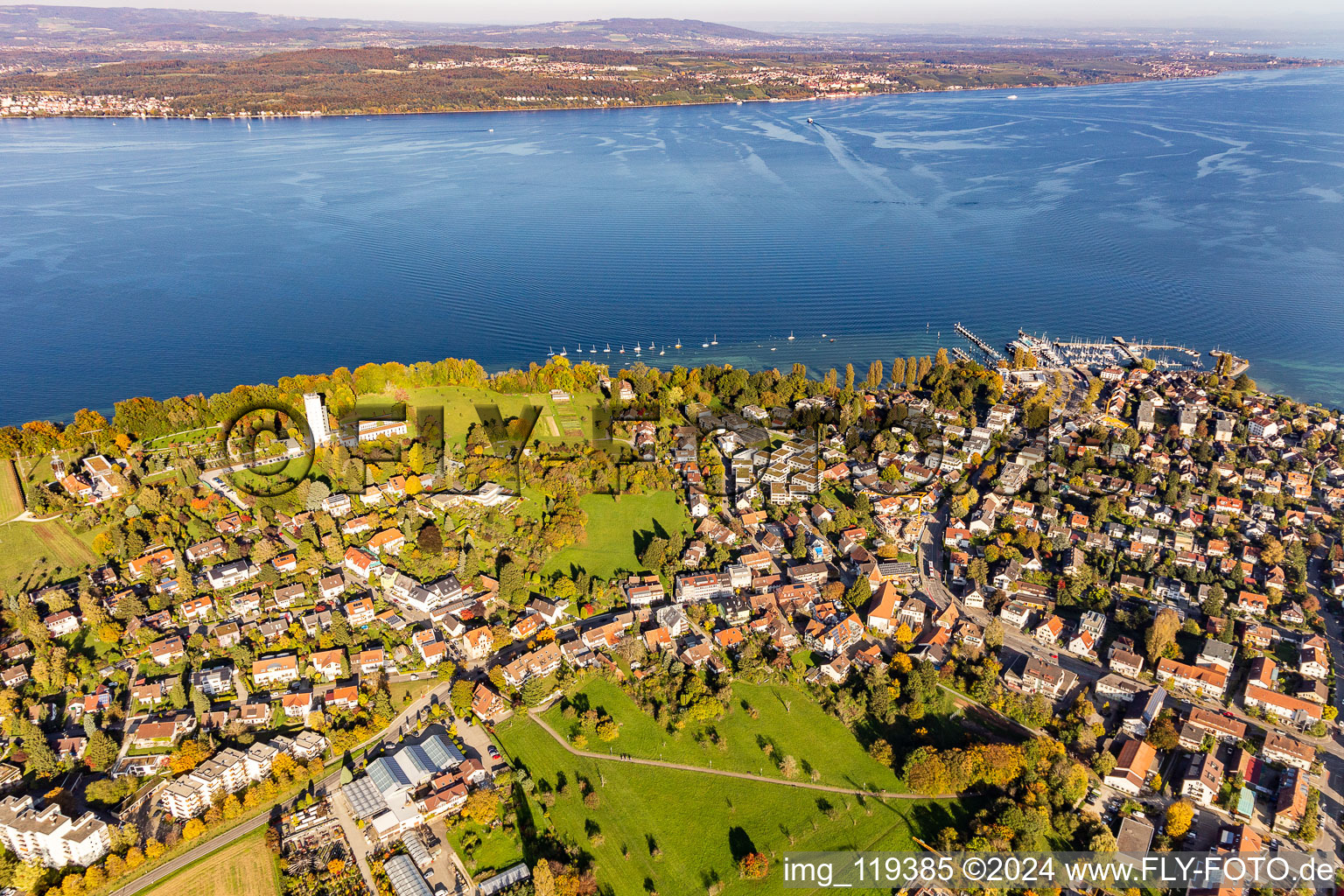 Vue aérienne de Überlingen Lac de Constance entre Meersburg et à le quartier Allmannsdorf in Konstanz dans le département Bade-Wurtemberg, Allemagne