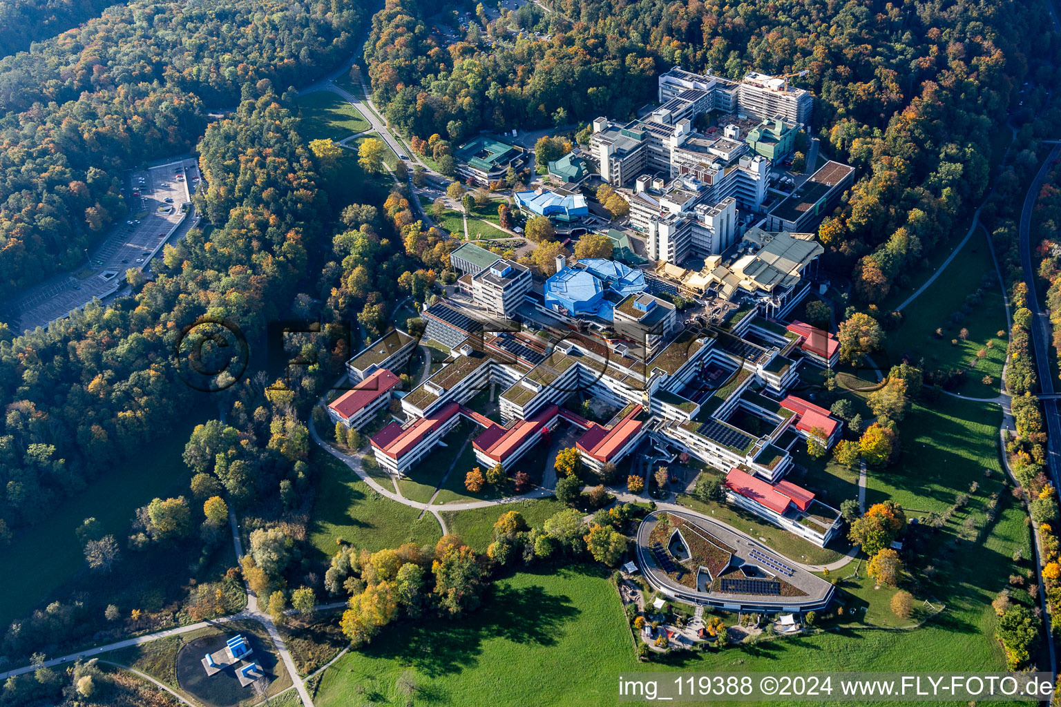 Vue oblique de Campus universitaire « Université Konstanz » sur la Universitätsstrasse à le quartier Egg in Konstanz dans le département Bade-Wurtemberg, Allemagne