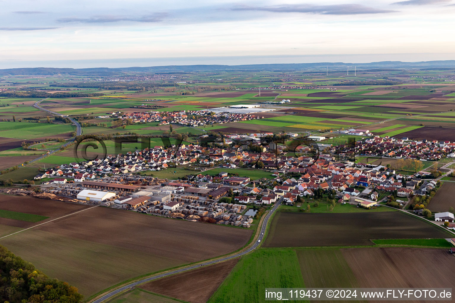 Vue aérienne de Quartier Unterspiesheim in Kolitzheim dans le département Bavière, Allemagne