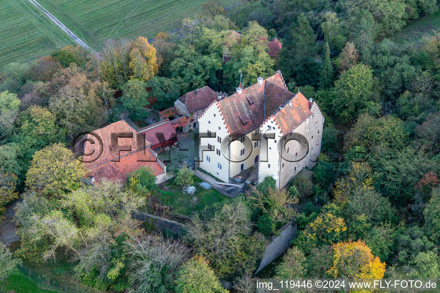 Photographie aérienne de Complexe du château de Klingenberg sur les rives du Main à Wipfeld dans le département Bavière, Allemagne