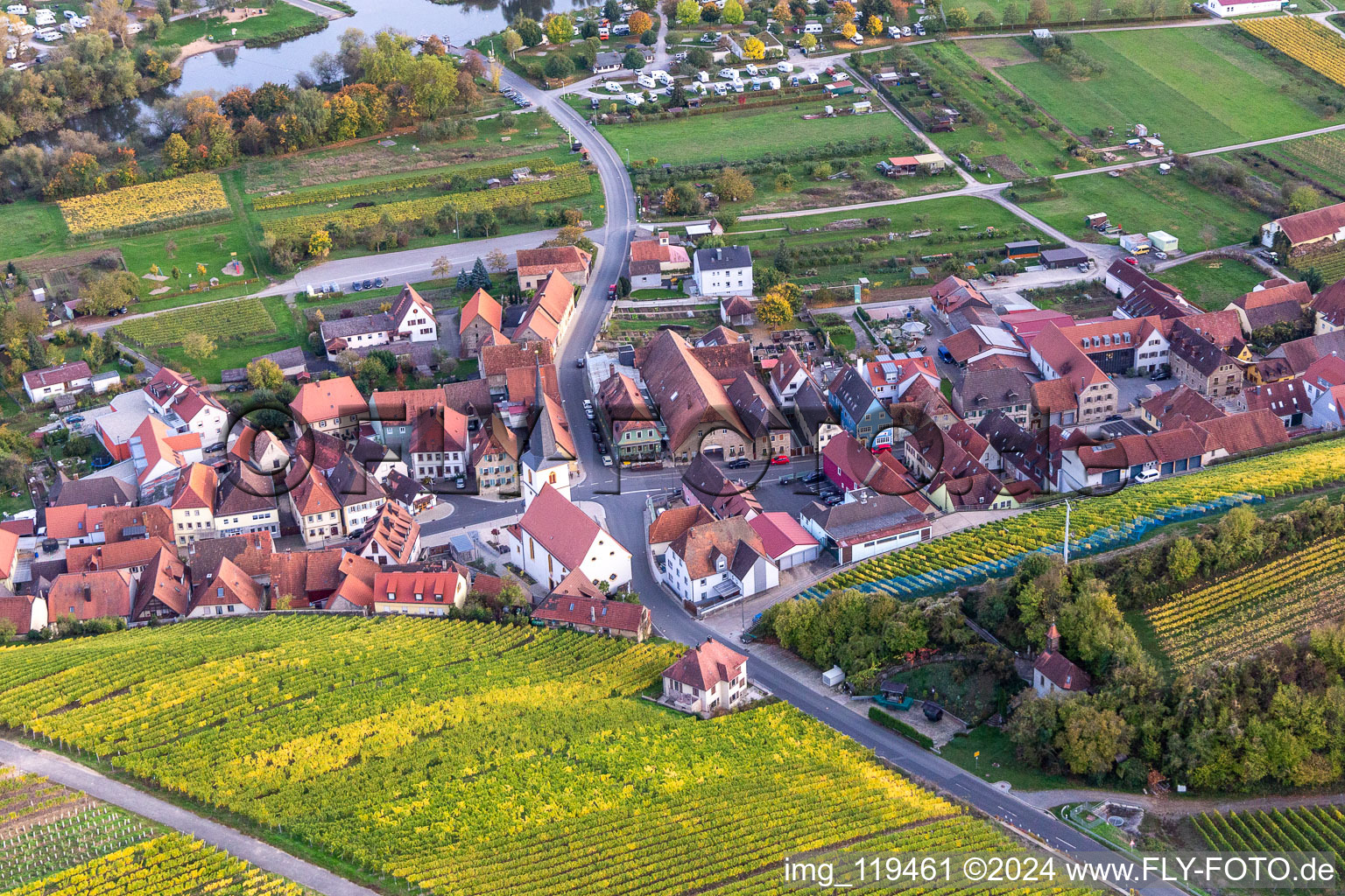 Quartier Escherndorf in Volkach dans le département Bavière, Allemagne d'en haut