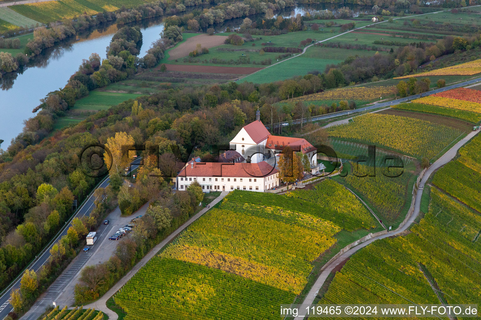 Vue aérienne de Hôtel Vogelsburg à le quartier Escherndorf in Volkach dans le département Bavière, Allemagne