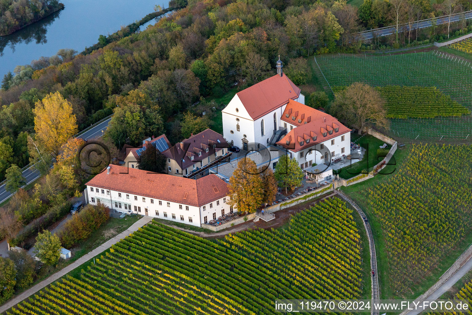 Hôtel Vogelsburg à le quartier Escherndorf in Volkach dans le département Bavière, Allemagne d'en haut