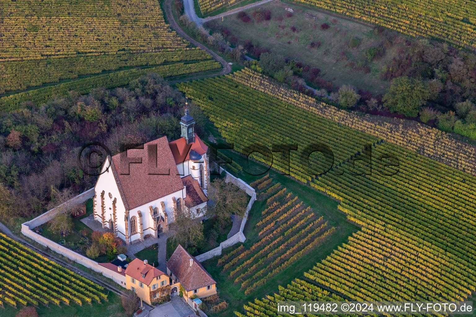 Vue aérienne de Église de pèlerinage Maria im Weingarten à Volkach dans le département Bavière, Allemagne