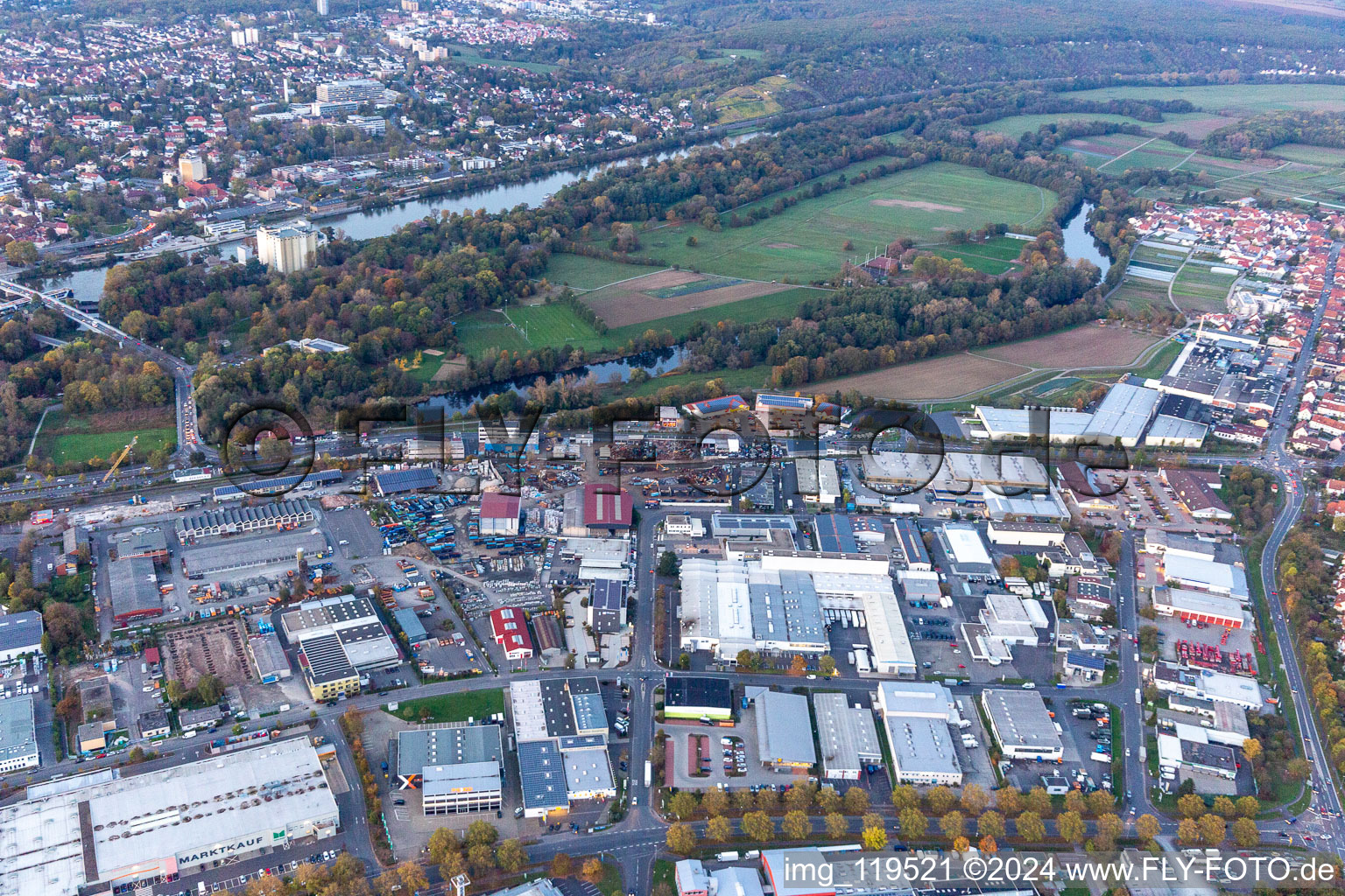 Vue aérienne de Zone commerciale Sennfeld Ouest à Sennfeld dans le département Bavière, Allemagne