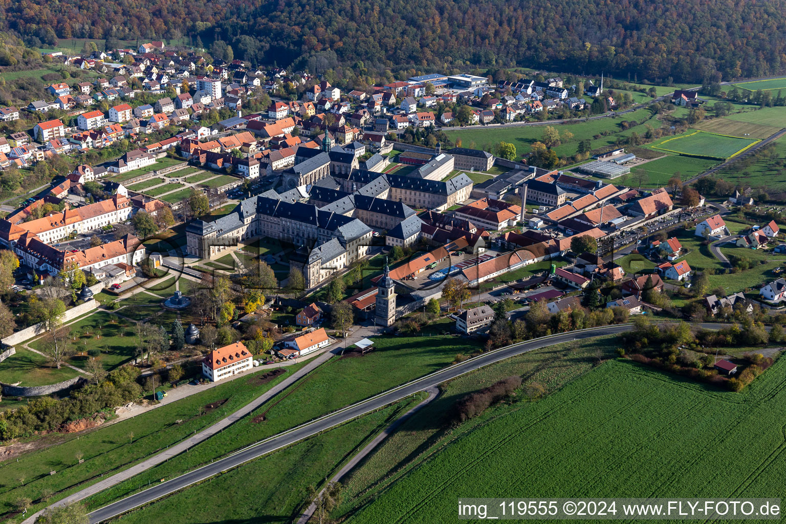 Vue oblique de Église monastique Ebrach, abbaye cistercienne à Ebrach dans le département Bavière, Allemagne