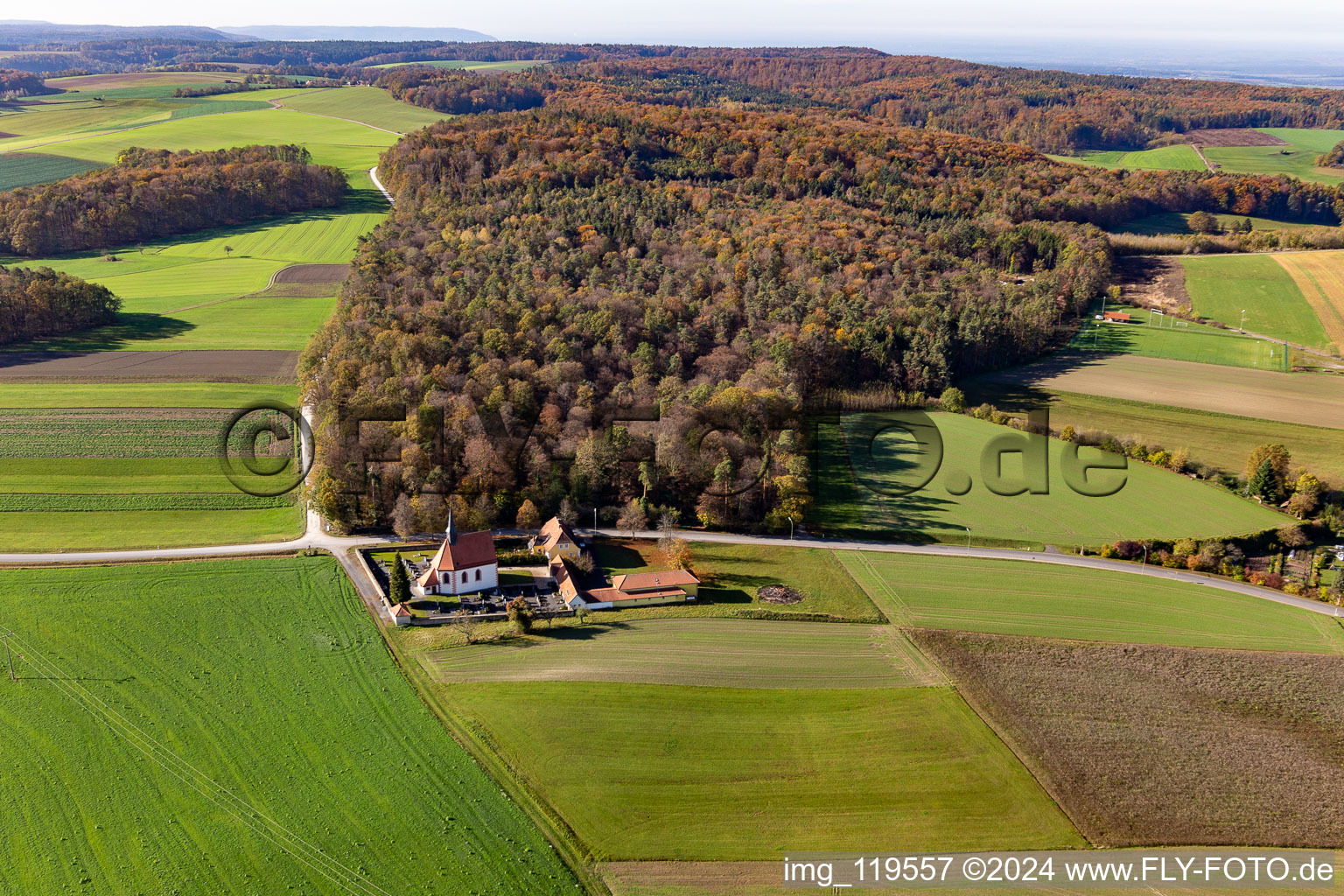 Vue aérienne de Chapelle Saint-Roch à le quartier Buch in Ebrach dans le département Bavière, Allemagne