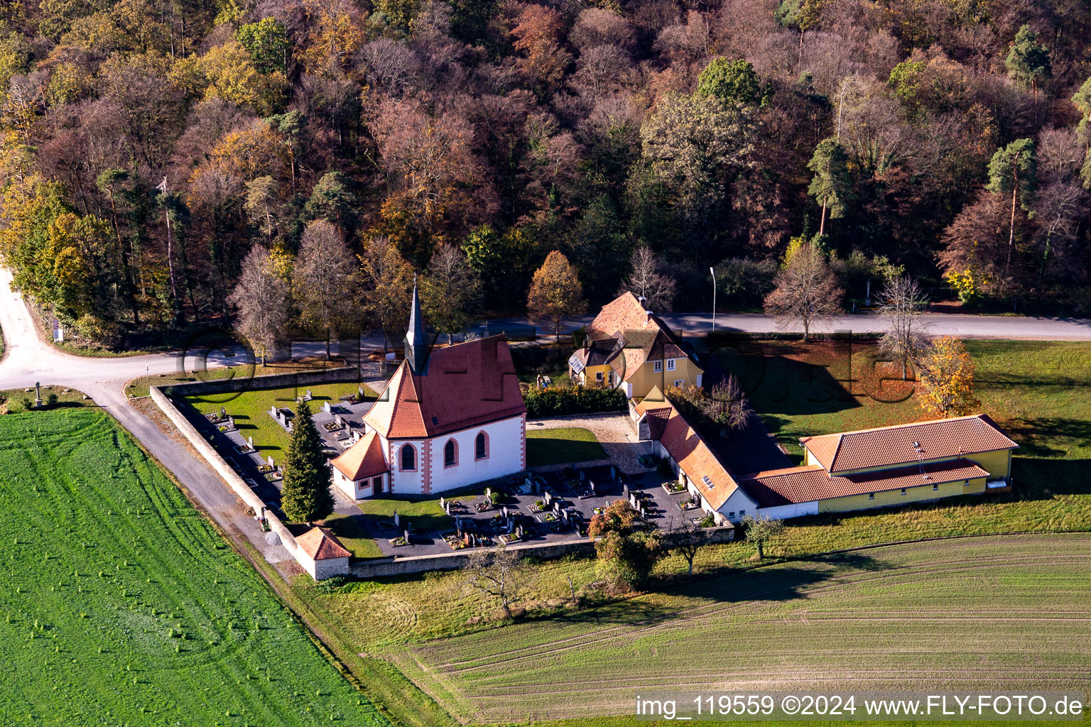 Vue aérienne de Chapelle Saint-Roch à le quartier Buch in Ebrach dans le département Bavière, Allemagne