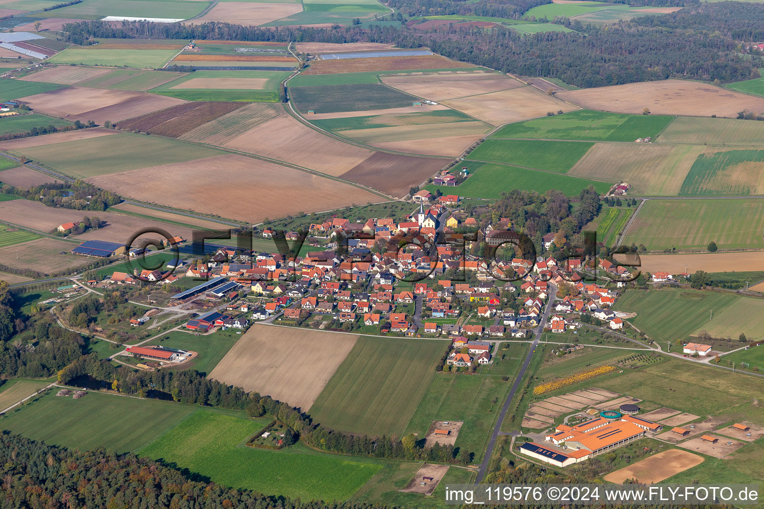 Vue aérienne de Quartier Kirchschönbach in Prichsenstadt dans le département Bavière, Allemagne