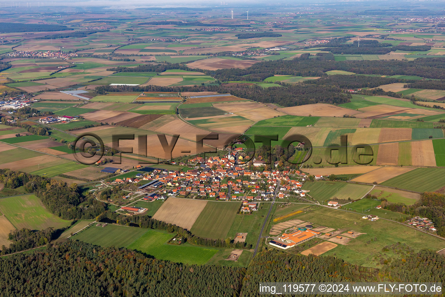 Vue aérienne de Quartier Kirchschönbach in Prichsenstadt dans le département Bavière, Allemagne