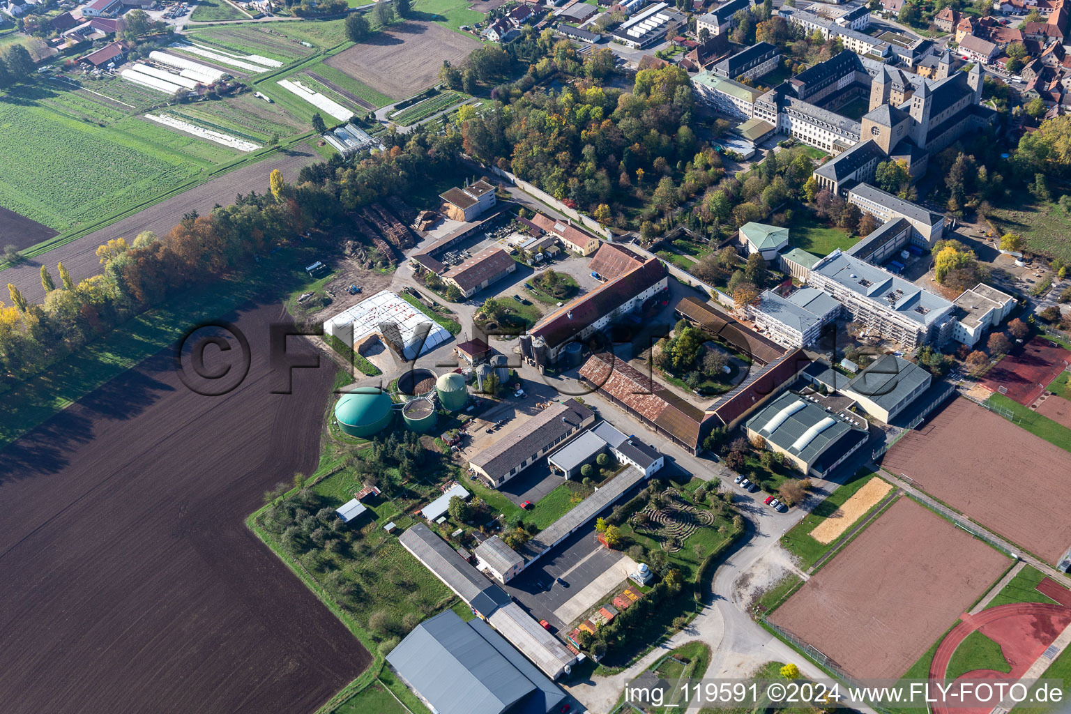 Vue aérienne de Abbaye de Münsterschwarzach à le quartier Stadtschwarzach in Schwarzach am Main dans le département Bavière, Allemagne