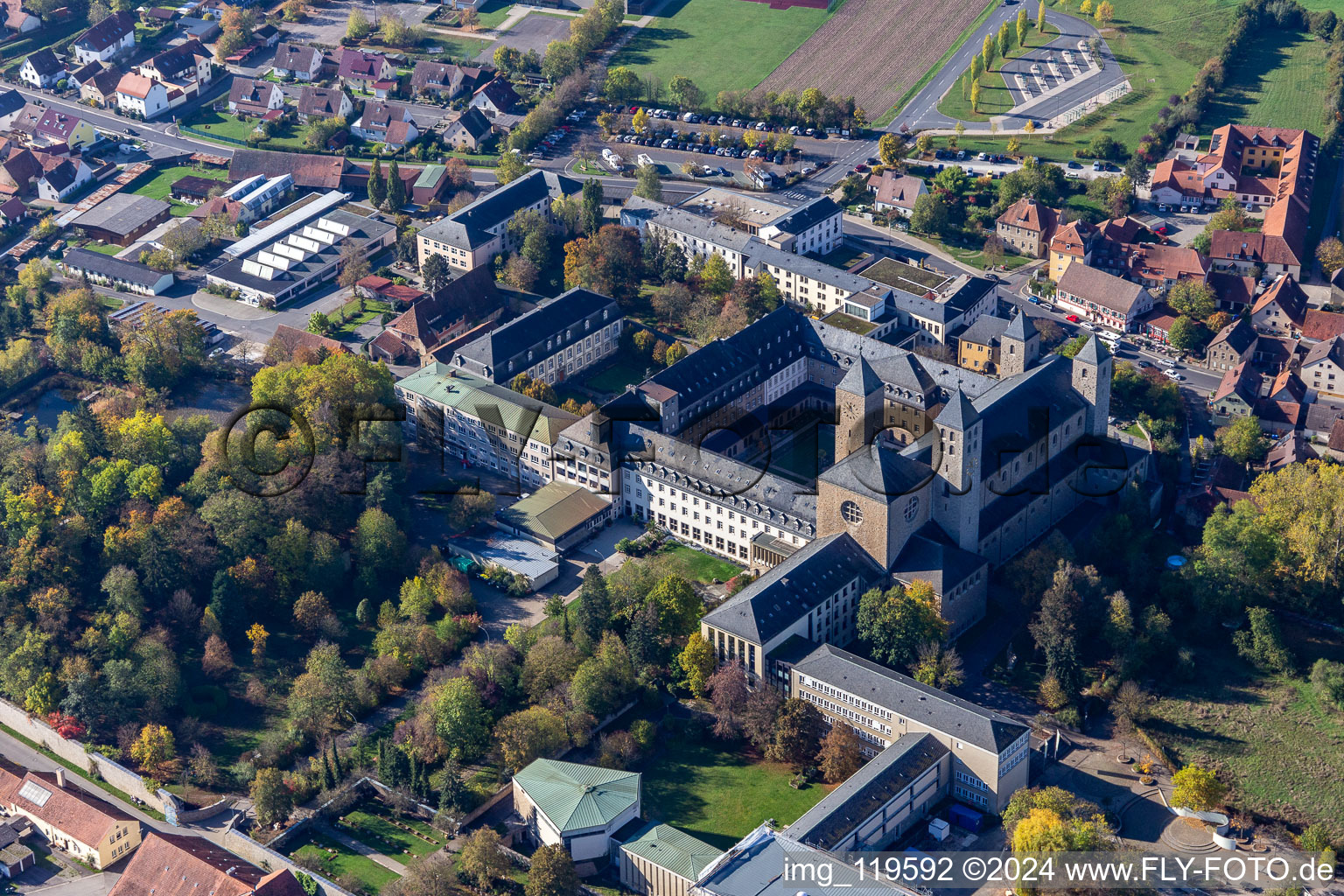 Vue aérienne de Abbaye de Münsterschwarzach à le quartier Stadtschwarzach in Schwarzach am Main dans le département Bavière, Allemagne