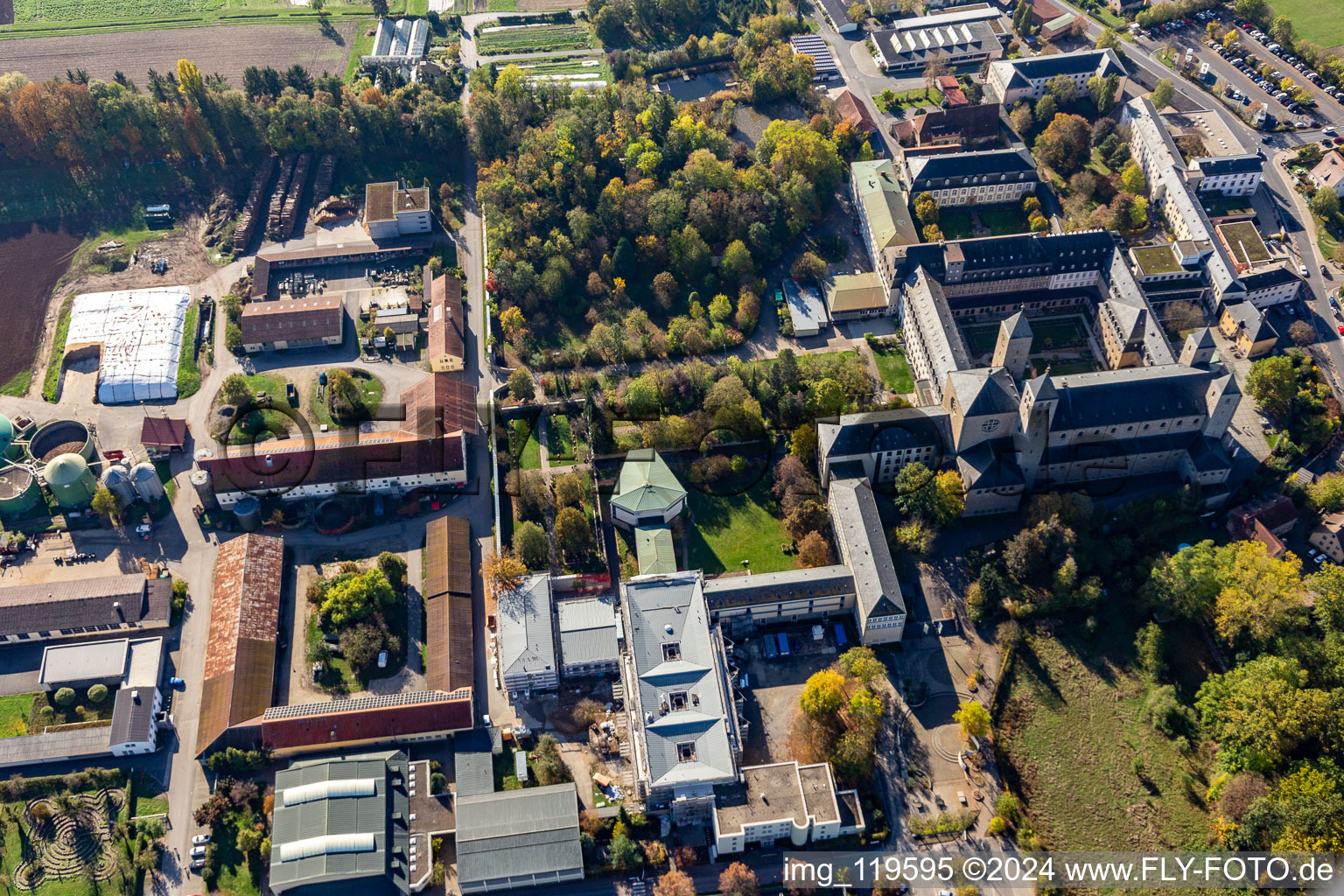 Photographie aérienne de Abbaye de Münsterschwarzach à le quartier Stadtschwarzach in Schwarzach am Main dans le département Bavière, Allemagne