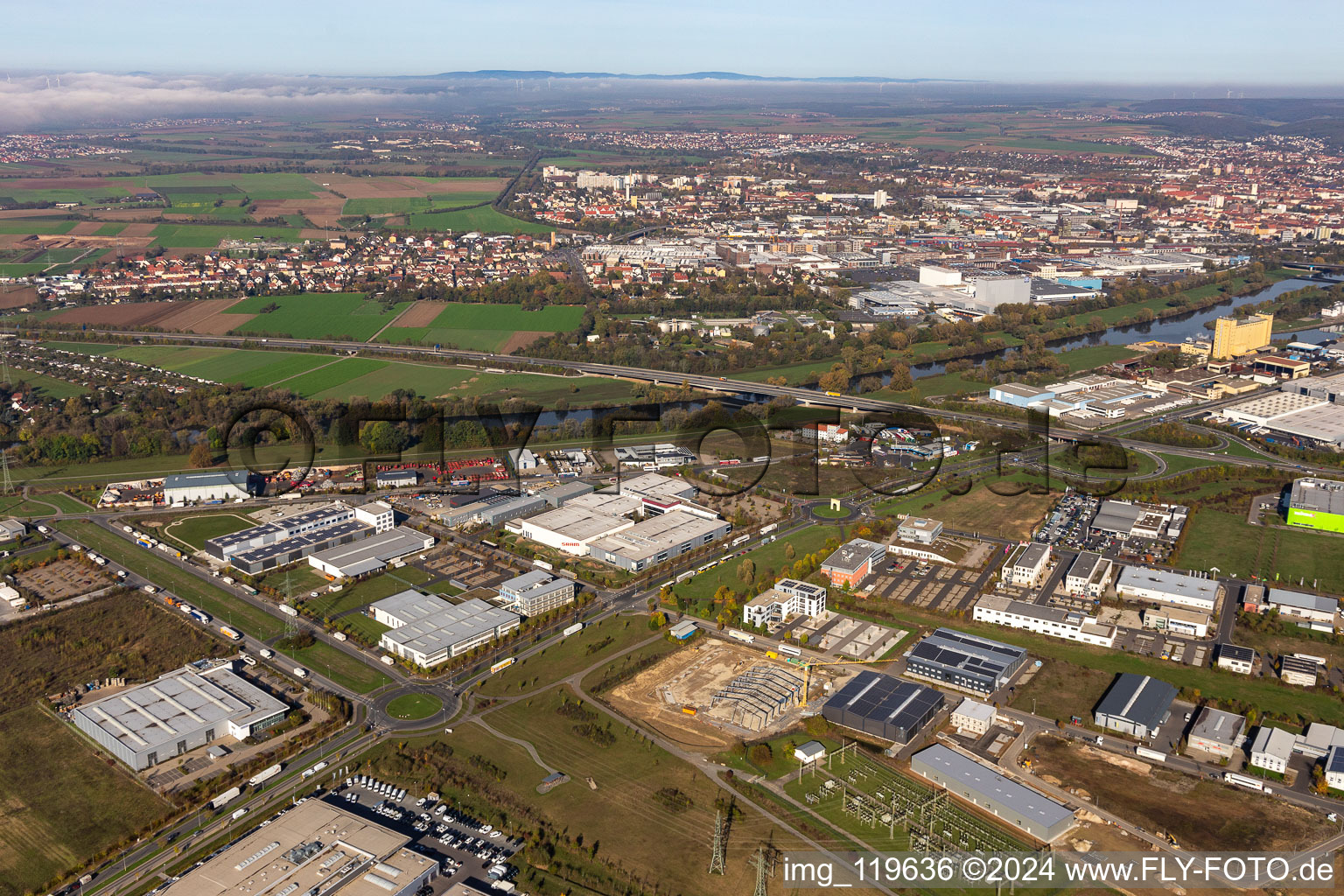 Vue aérienne de Zone commerciale principale à Schweinfurt dans le département Bavière, Allemagne