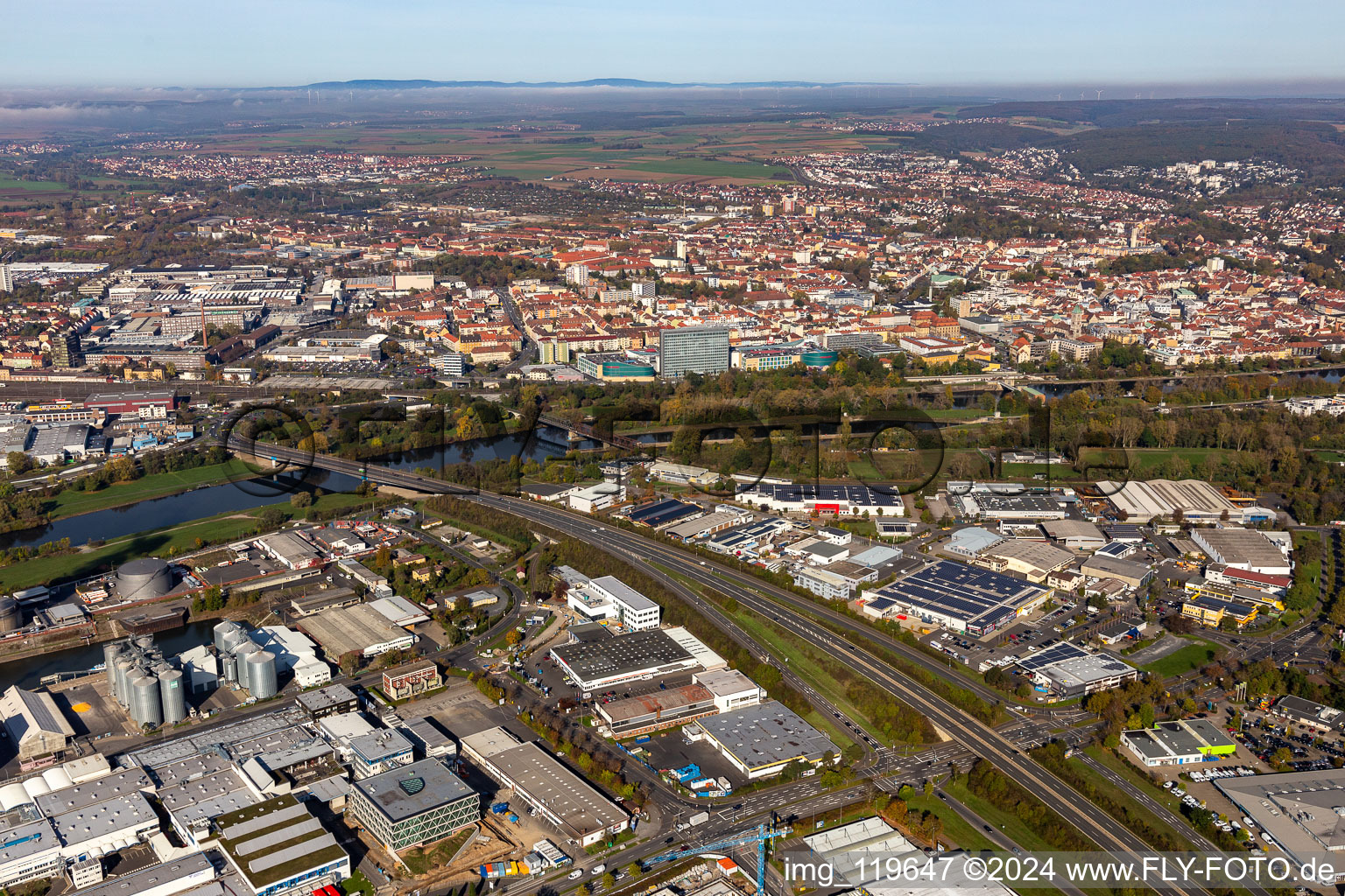 Vue aérienne de Zones riveraines du Main à le quartier Grün in Schweinfurt dans le département Bavière, Allemagne