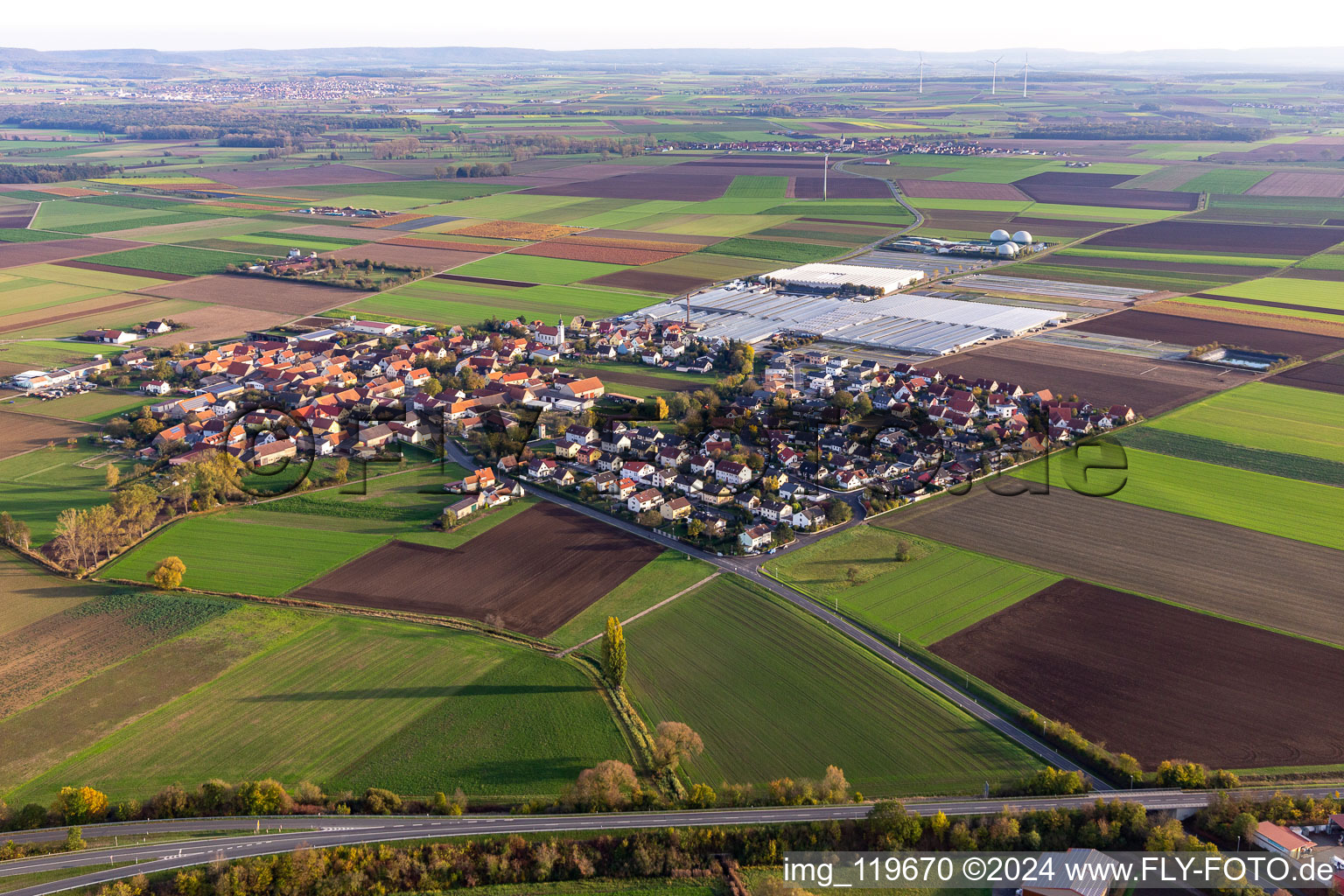 Vue aérienne de Quartier Oberspiesheim in Kolitzheim dans le département Bavière, Allemagne