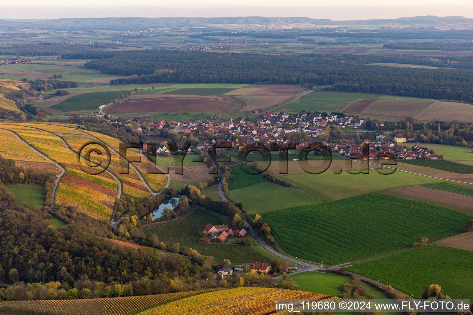 Vue aérienne de Vignobles Obervolkach à le quartier Obervolkach in Volkach dans le département Bavière, Allemagne