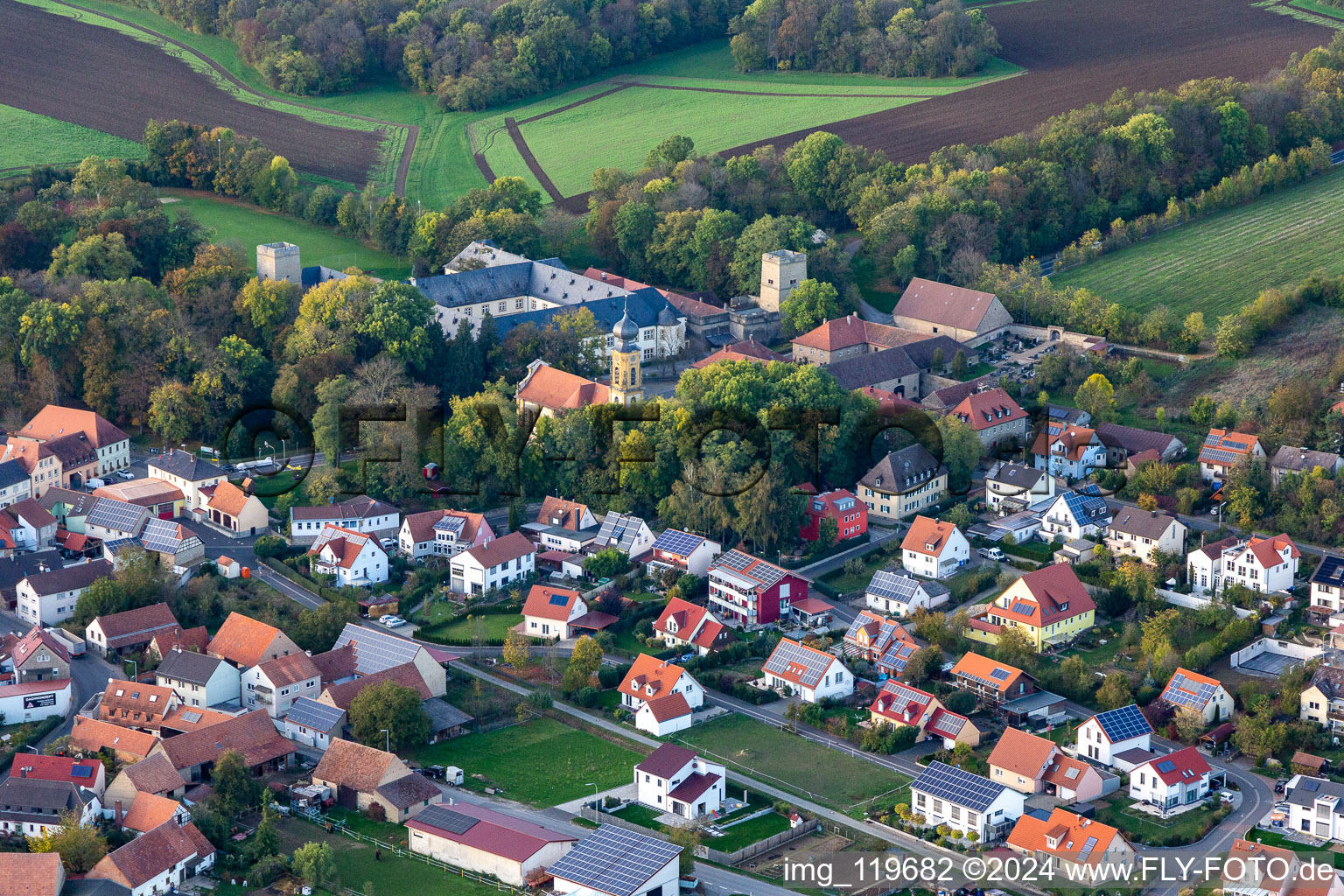 Château du Comte Schönborn Gaibach à le quartier Gaibach in Volkach dans le département Bavière, Allemagne d'en haut