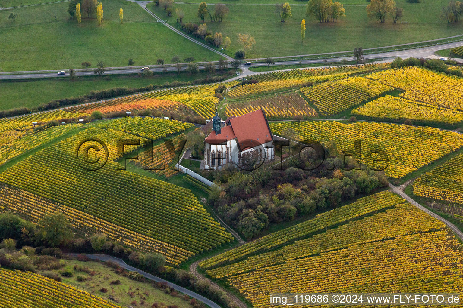 Vue oblique de Église de pèlerinage Maria im Weingarten à Volkach dans le département Bavière, Allemagne