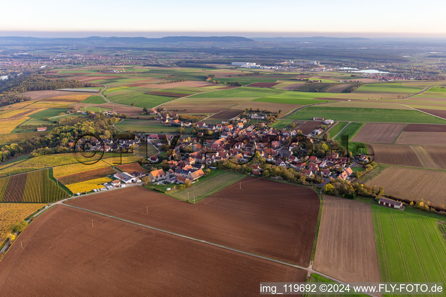 Quartier Neuses am Berg in Dettelbach dans le département Bavière, Allemagne vue d'en haut