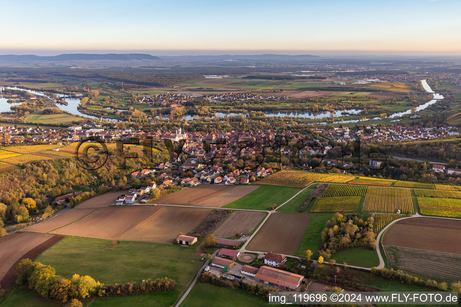 Vue aérienne de Quartier Brück in Dettelbach dans le département Bavière, Allemagne