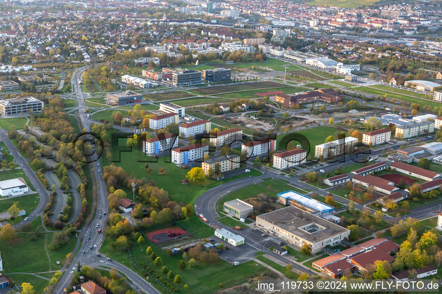 Vue aérienne de Université Jules Maximilien à le quartier Frauenland in Würzburg dans le département Bavière, Allemagne