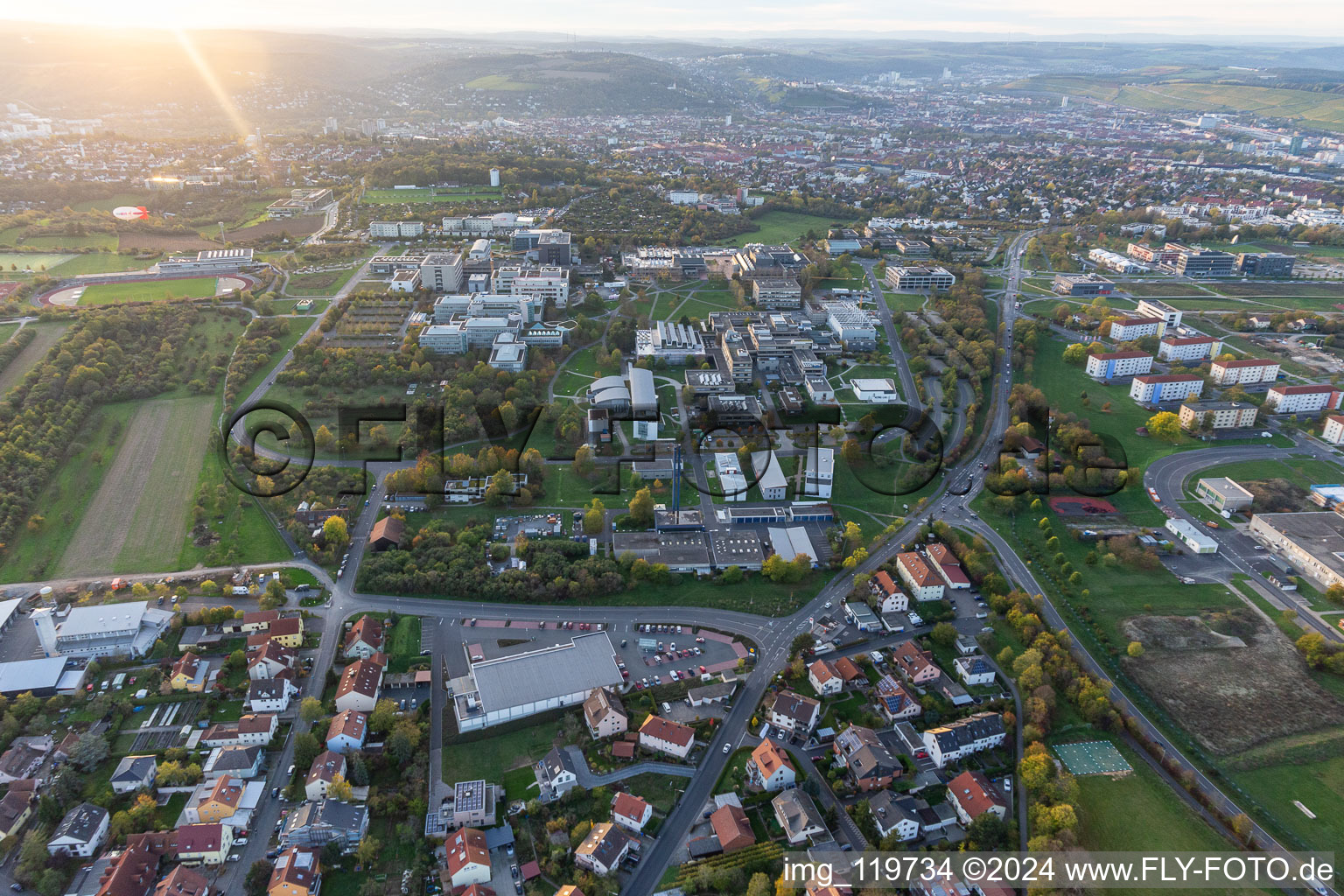 Vue aérienne de Université Julius Maximilian, Biozentrum à le quartier Frauenland in Würzburg dans le département Bavière, Allemagne