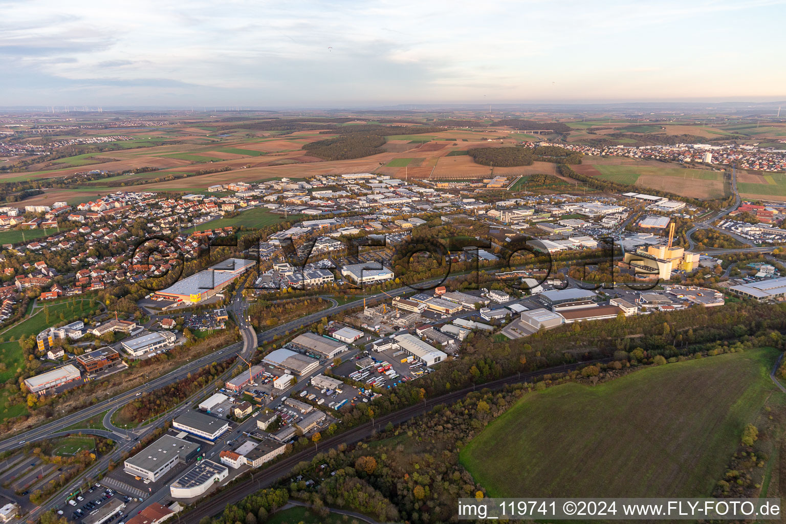 Vue aérienne de Zone commerciale Gattinger Straße à le quartier Lengfeld in Würzburg dans le département Bavière, Allemagne