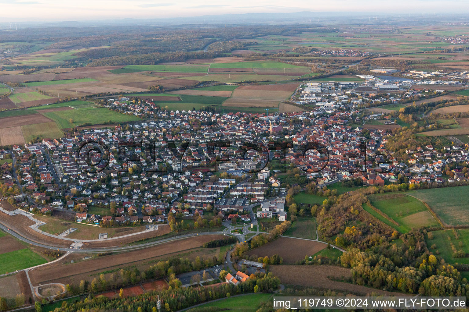 Vue aérienne de Estenfeld dans le département Bavière, Allemagne