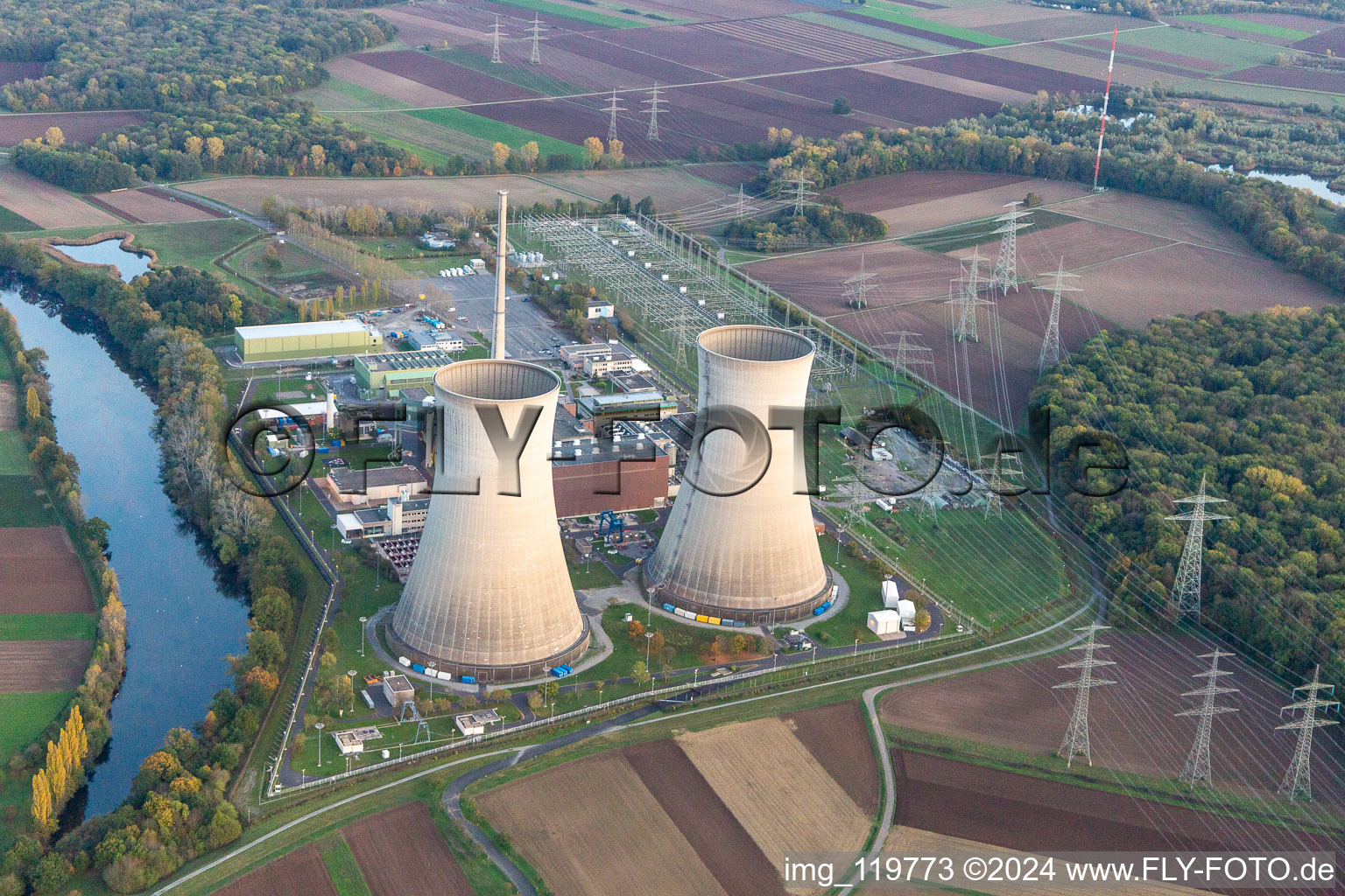 Vue aérienne de Centrale nucléaire à Grafenrheinfeld dans le département Bavière, Allemagne