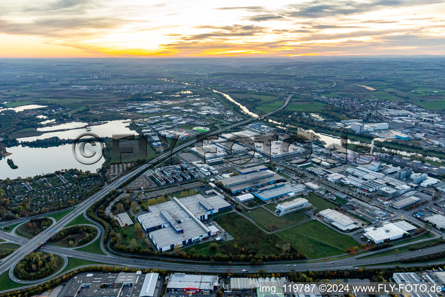 Port à Schweinfurt dans le département Bavière, Allemagne vue d'en haut