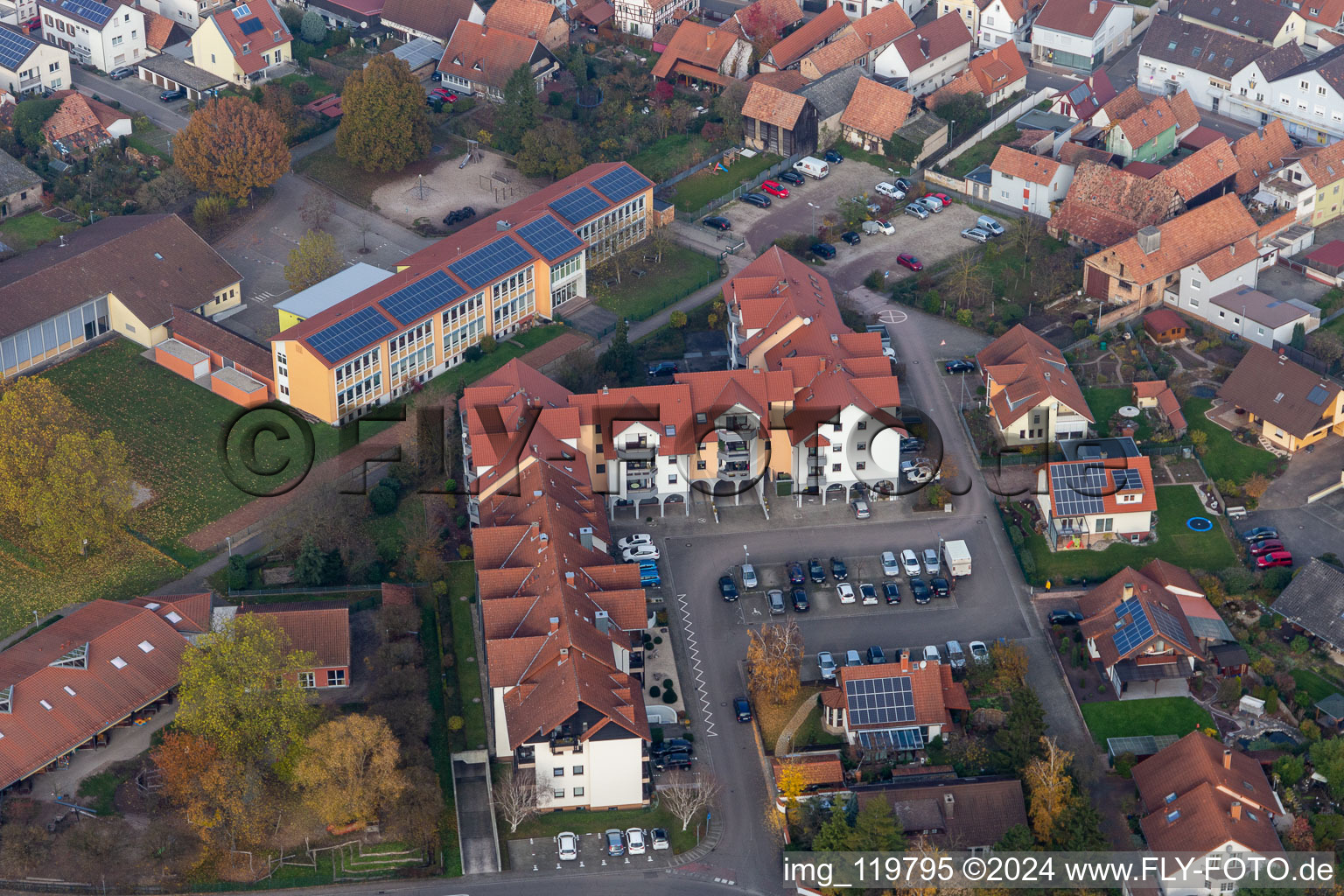 Vue aérienne de Rheinzabern dans le département Rhénanie-Palatinat, Allemagne