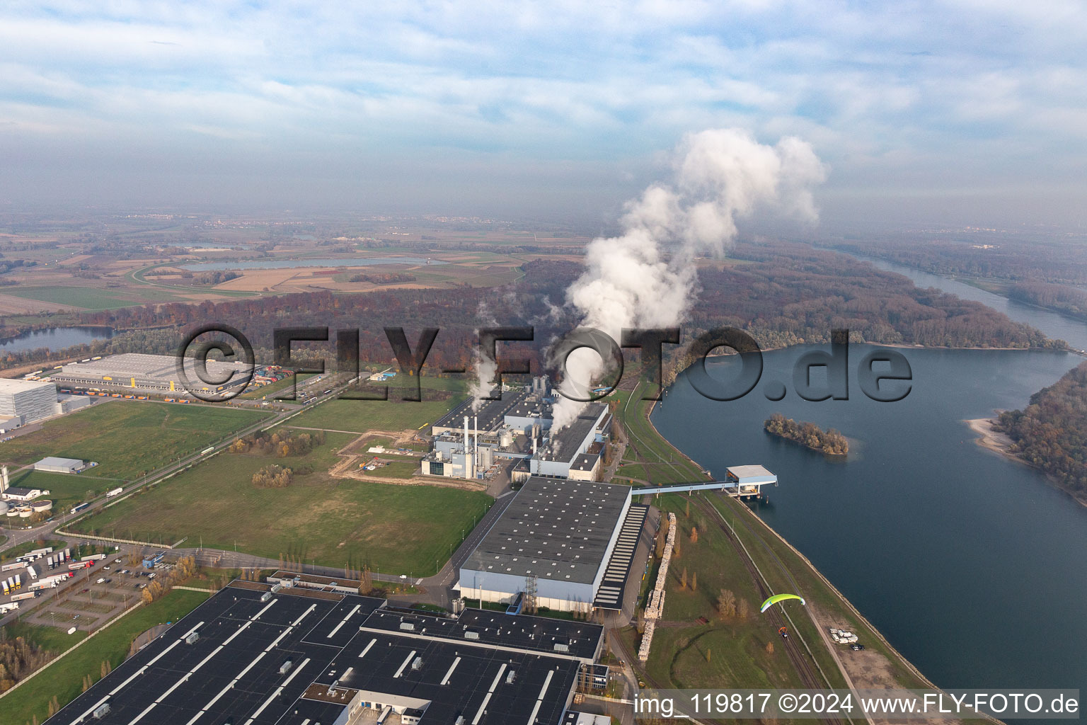 Moulin à papier de palme à Wörth am Rhein dans le département Rhénanie-Palatinat, Allemagne d'en haut