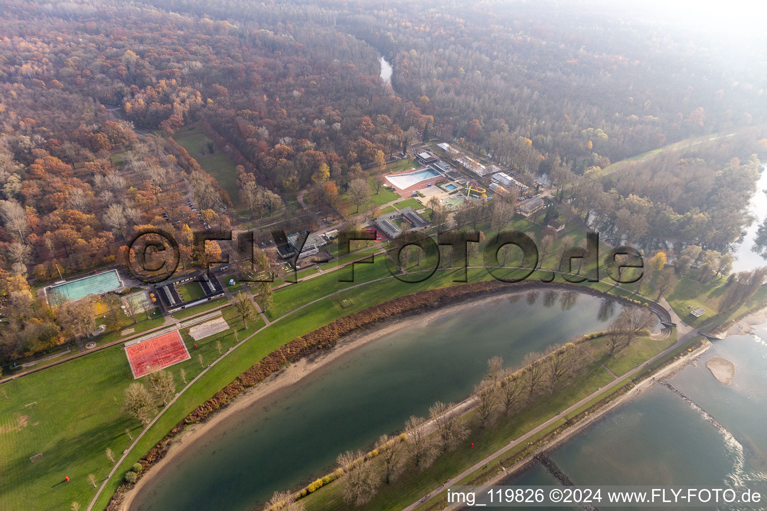 Vue aérienne de Rheinstrandbad Rappenwört à le quartier Daxlanden in Karlsruhe dans le département Bade-Wurtemberg, Allemagne