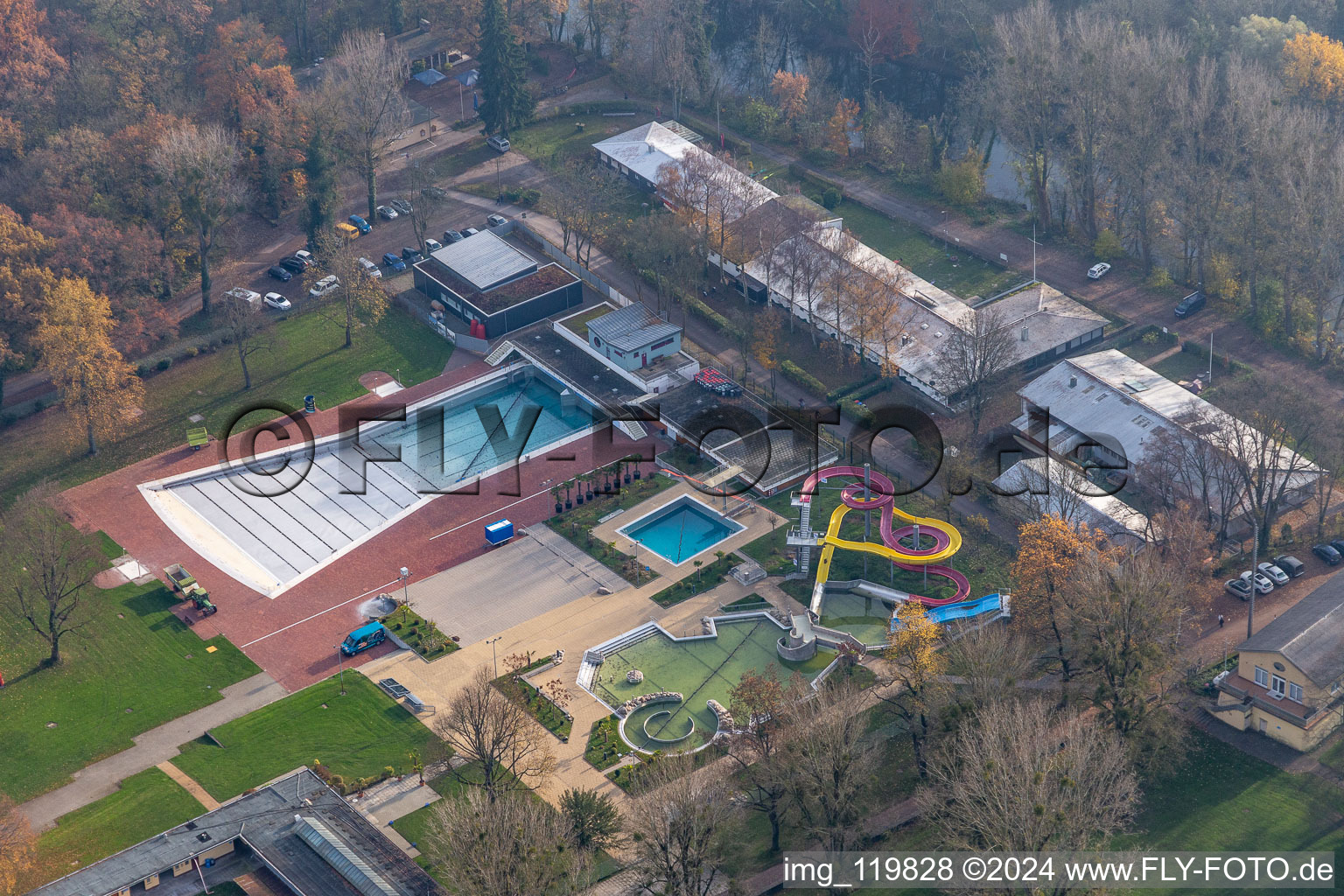 Vue aérienne de Rheinstrandbad Rappenwört à le quartier Daxlanden in Karlsruhe dans le département Bade-Wurtemberg, Allemagne