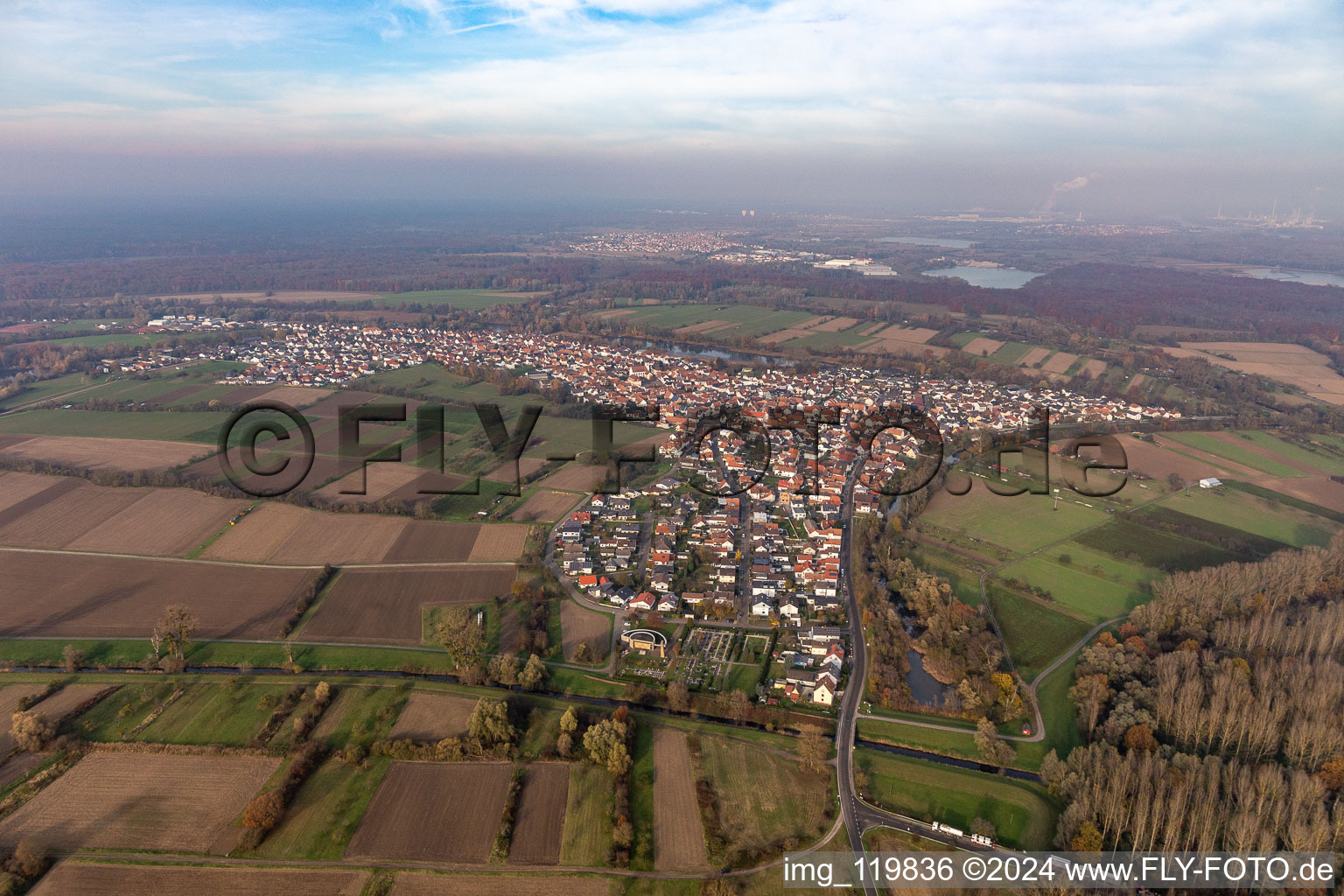 Quartier Neuburg in Neuburg am Rhein dans le département Rhénanie-Palatinat, Allemagne d'un drone