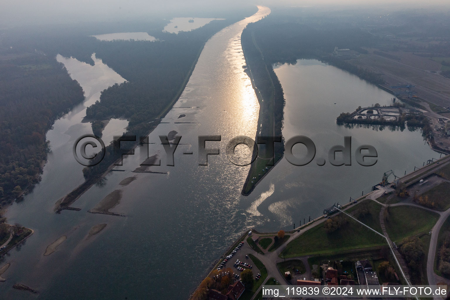 Vue aérienne de Port Autonome de Strasbourg à Lauterbourg dans le département Bas Rhin, France