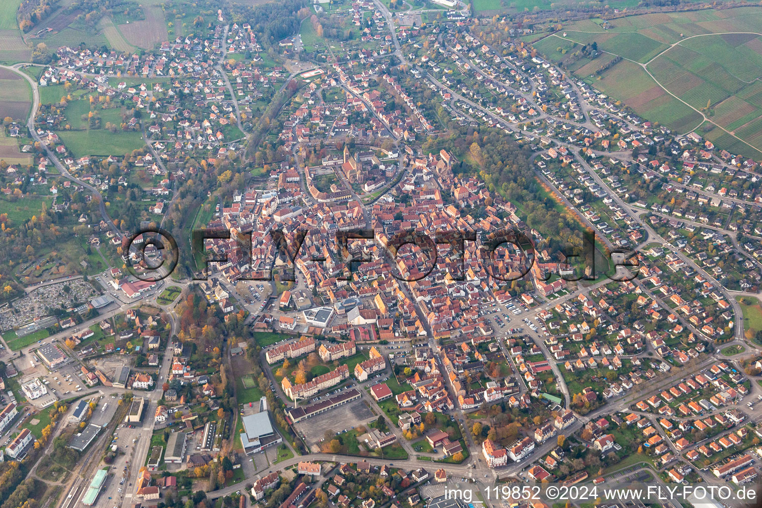 Wissembourg dans le département Bas Rhin, France du point de vue du drone