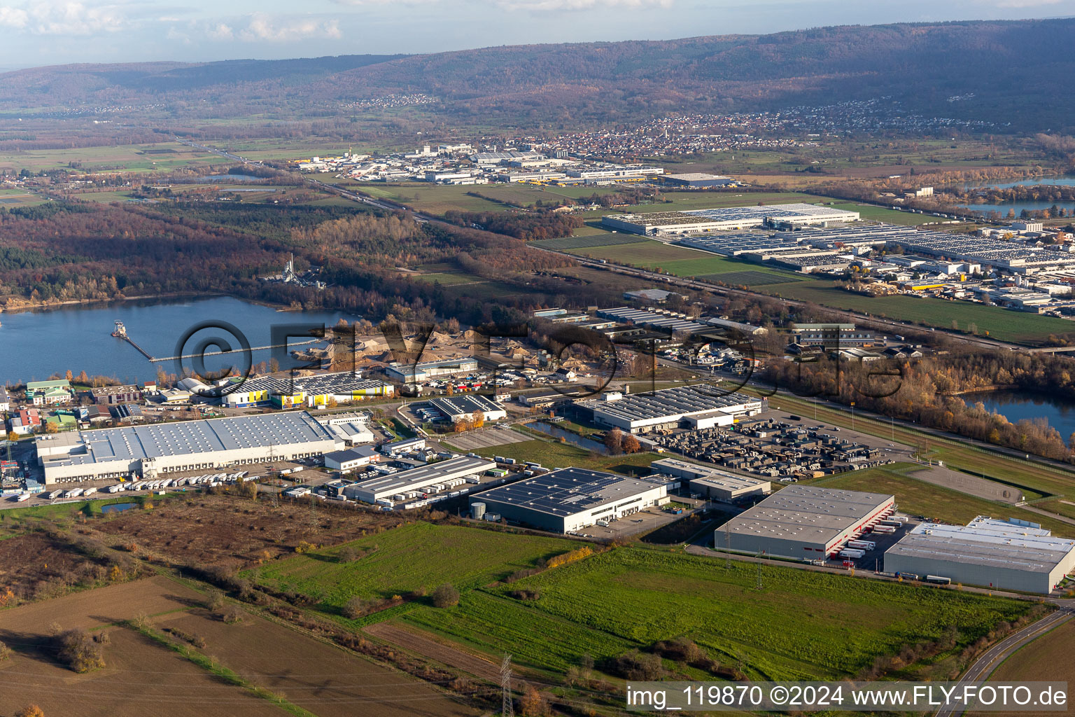 Vue aérienne de Zone industrielle sur Muggensturmer Landstr à Muggensturm dans le département Bade-Wurtemberg, Allemagne