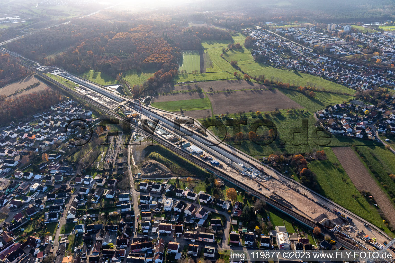Vue aérienne de Chantier de construction de tunnels pour la nouvelle construction de la ligne ICE dans le réseau de lignes de la Deutsche Bahn à le quartier Niederbühl in Rastatt dans le département Bade-Wurtemberg, Allemagne