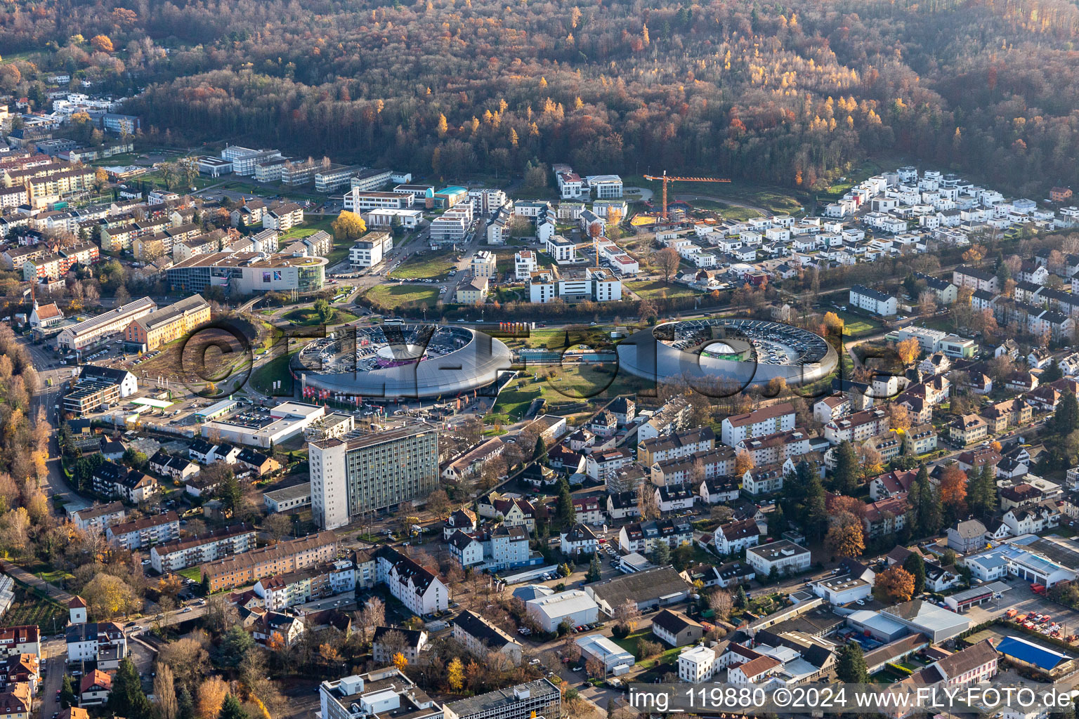 Vue aérienne de Shopping Cité, Oos Centre à le quartier Oos in Baden-Baden dans le département Bade-Wurtemberg, Allemagne