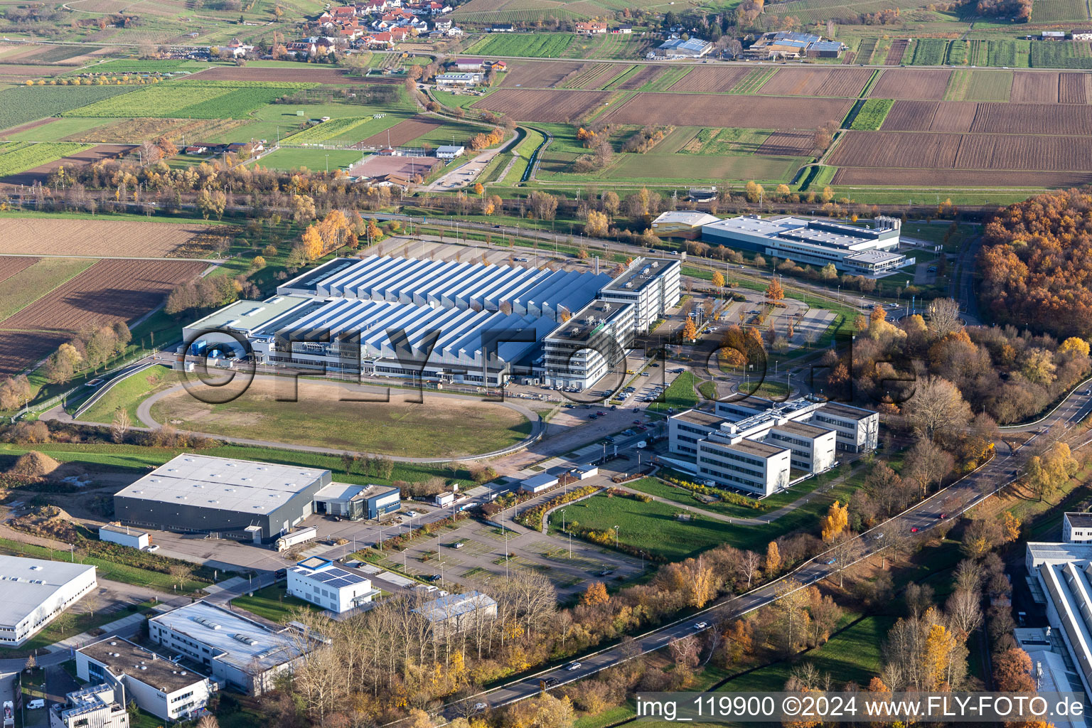 Vue aérienne de Site de l'usine de construction automobile de Schaeffler Automotive Bühl GmbH & Co. KG à le quartier Vimbuch in Bühl dans le département Bade-Wurtemberg, Allemagne