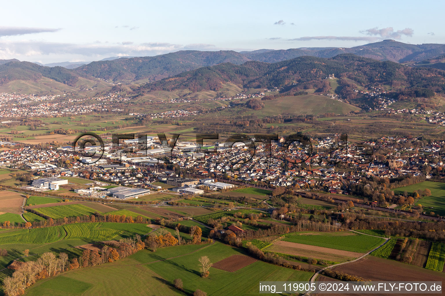 Vue aérienne de Du sud-ouest à le quartier Weier in Ottersweier dans le département Bade-Wurtemberg, Allemagne