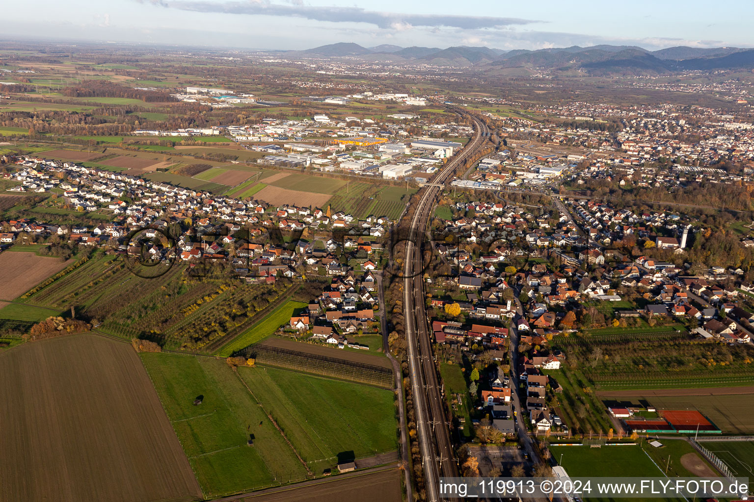 Vue aérienne de Voie express vers N à le quartier Fautenbach in Achern dans le département Bade-Wurtemberg, Allemagne